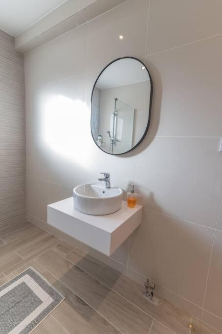 Dion House Apartment ซาลิดี ภายนอก รูปภาพ